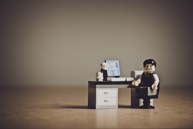 Légo effrayé au bureau