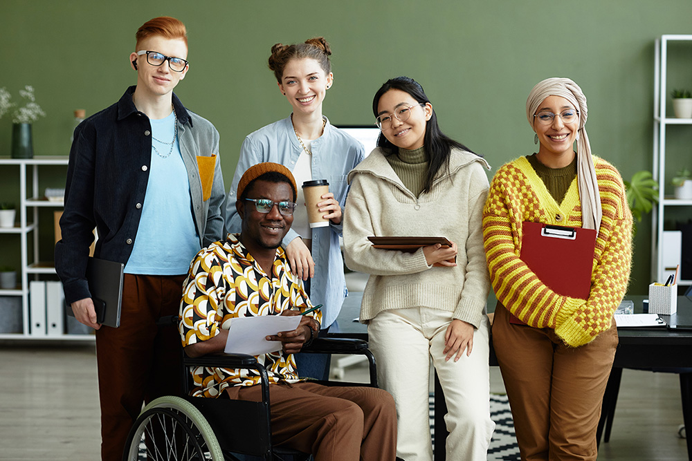 portrait de diverses personnes représentant la diversité