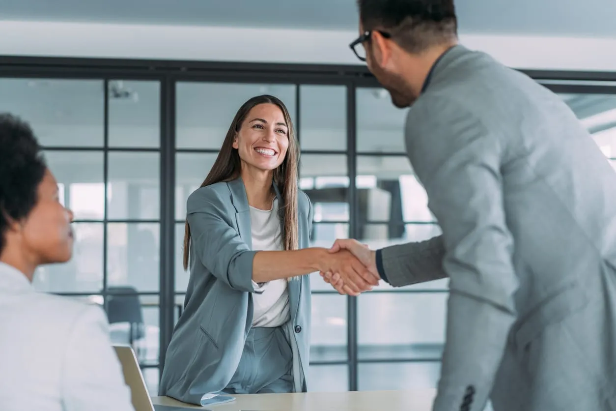 Wiedereinstellung-ehemalige-Mitarbeitering Réintégration réussie et intégration à l’équipe