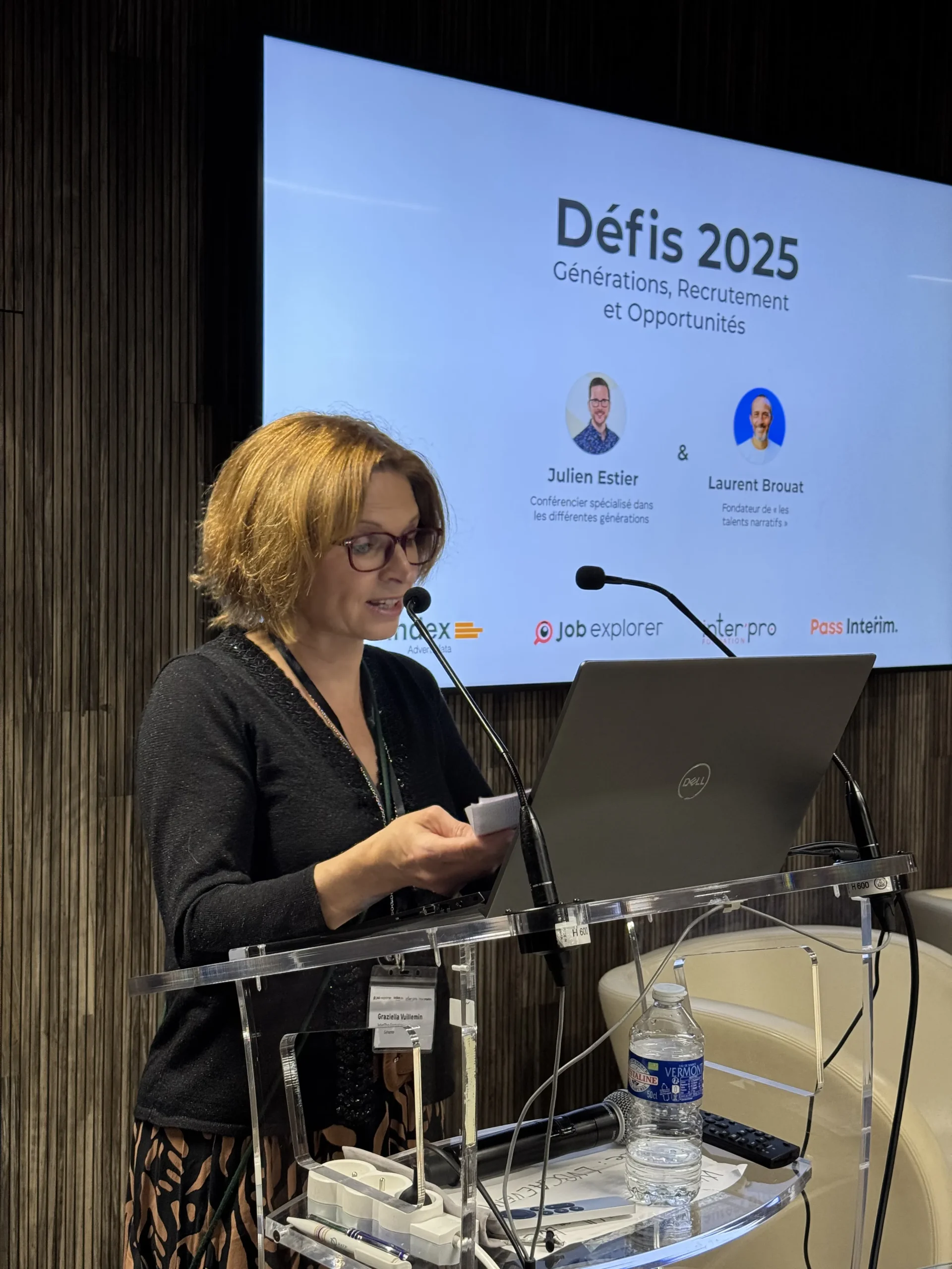 Graziella en train de faire une présentation