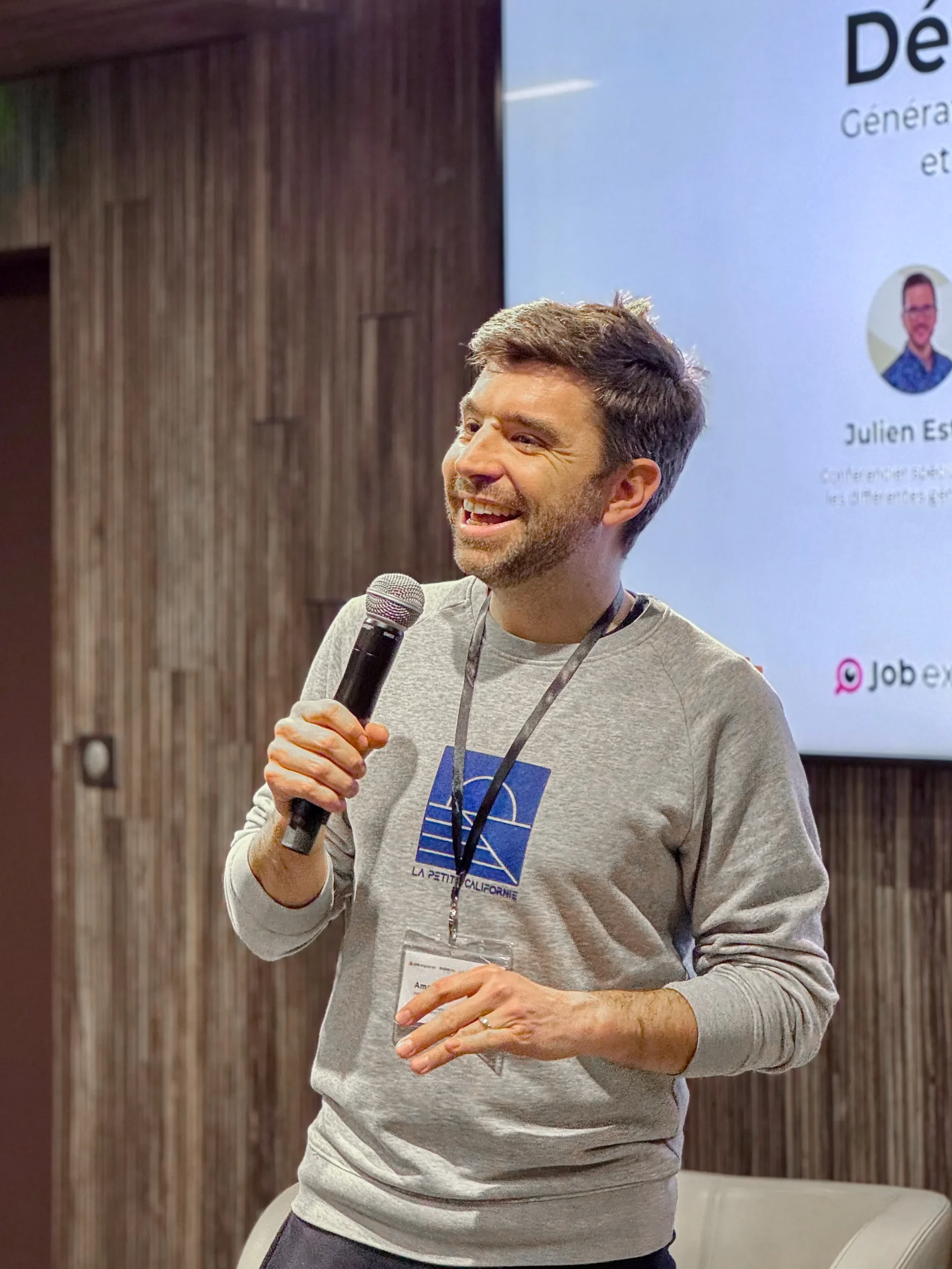 Amaury Sorin avec un Microphone